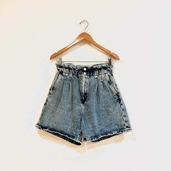 Dynamite denim shorts with two buttons and elastic at the waist. Small size - Picture 2 of 6